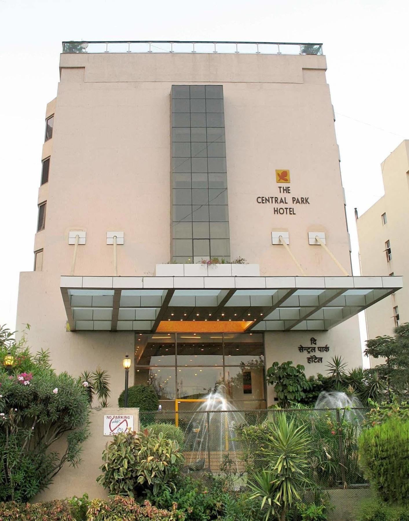 The Central Park Hotel Pune Exterior photo